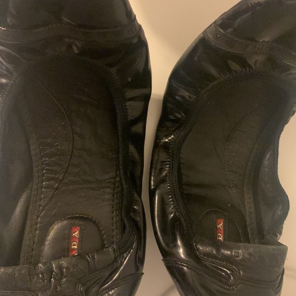 Prada scrunch ballet flats gently worn black on black patent - Picture 2 of 3